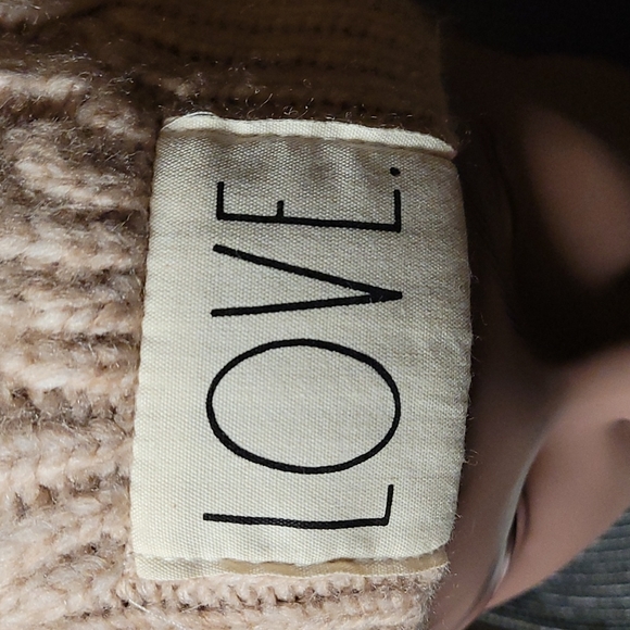 ❤Rae Dunn LOVE Beanie - Picture 5 of 8